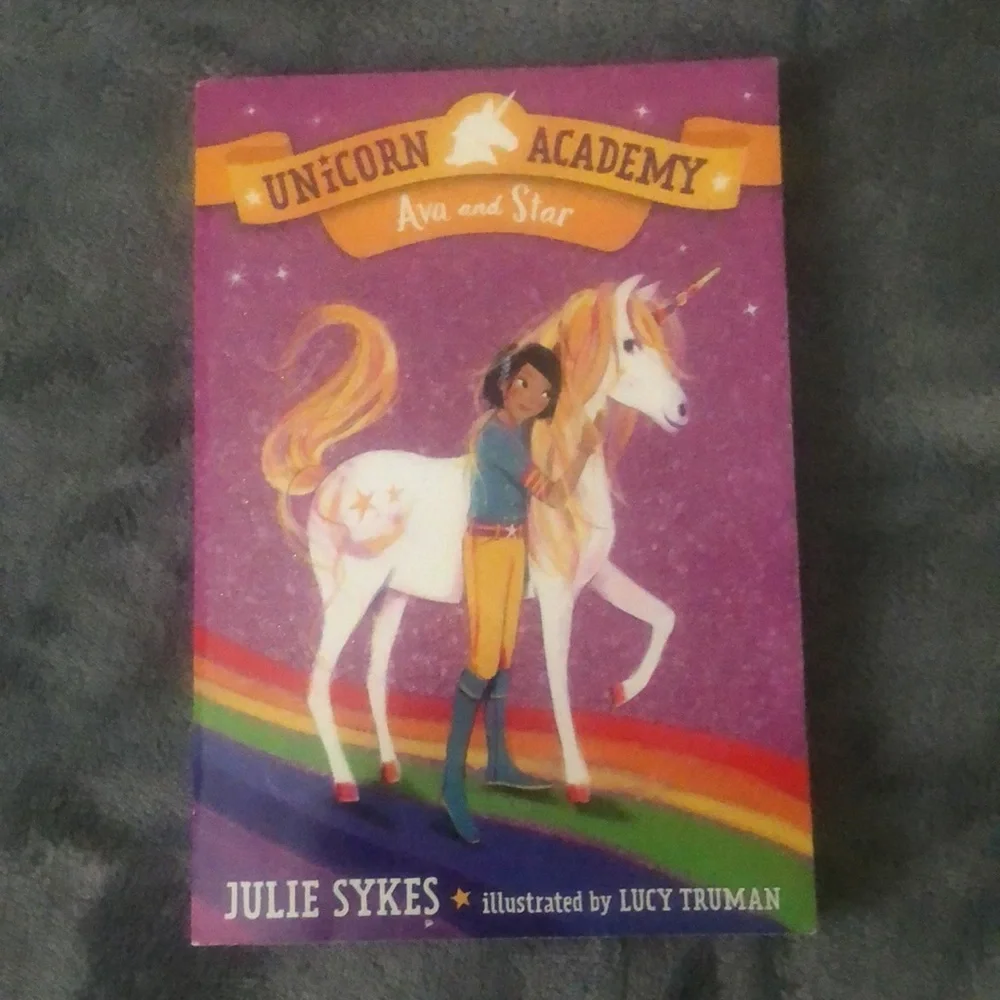 “Unicorn Academy” Books - Picture 4 of 7